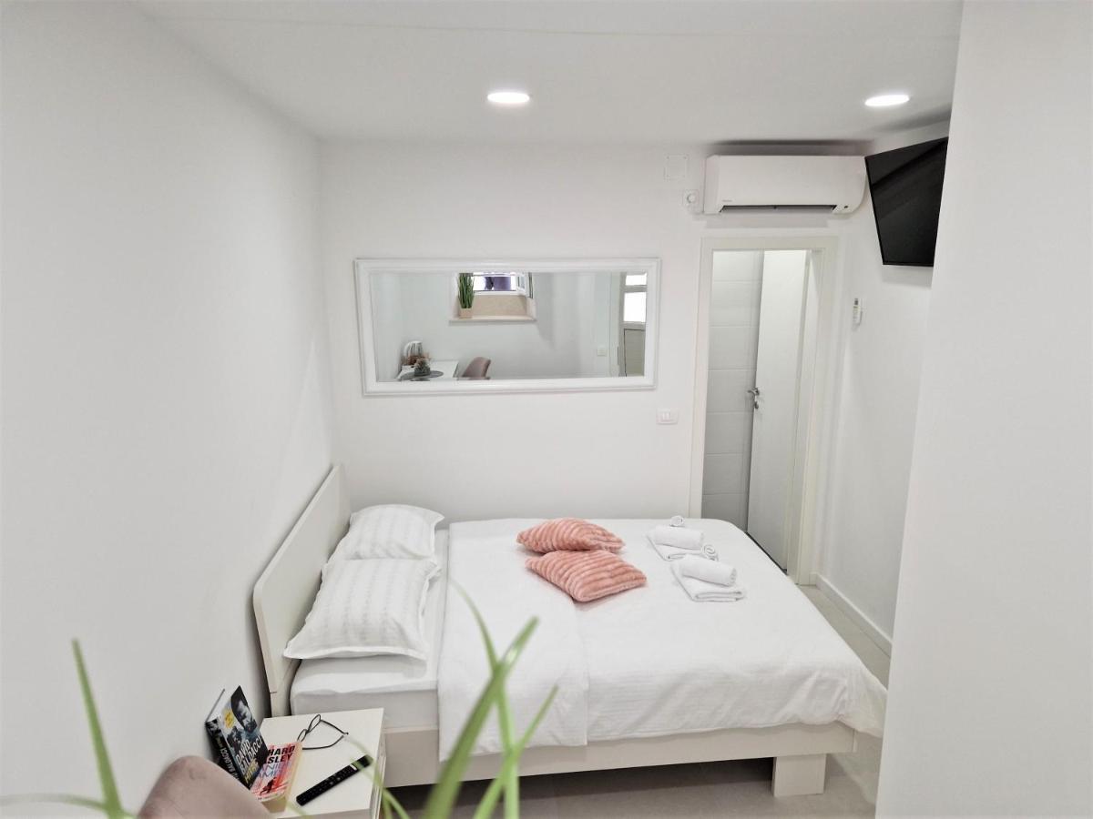 Room M&M ดูบรอฟนิก ภายนอก รูปภาพ