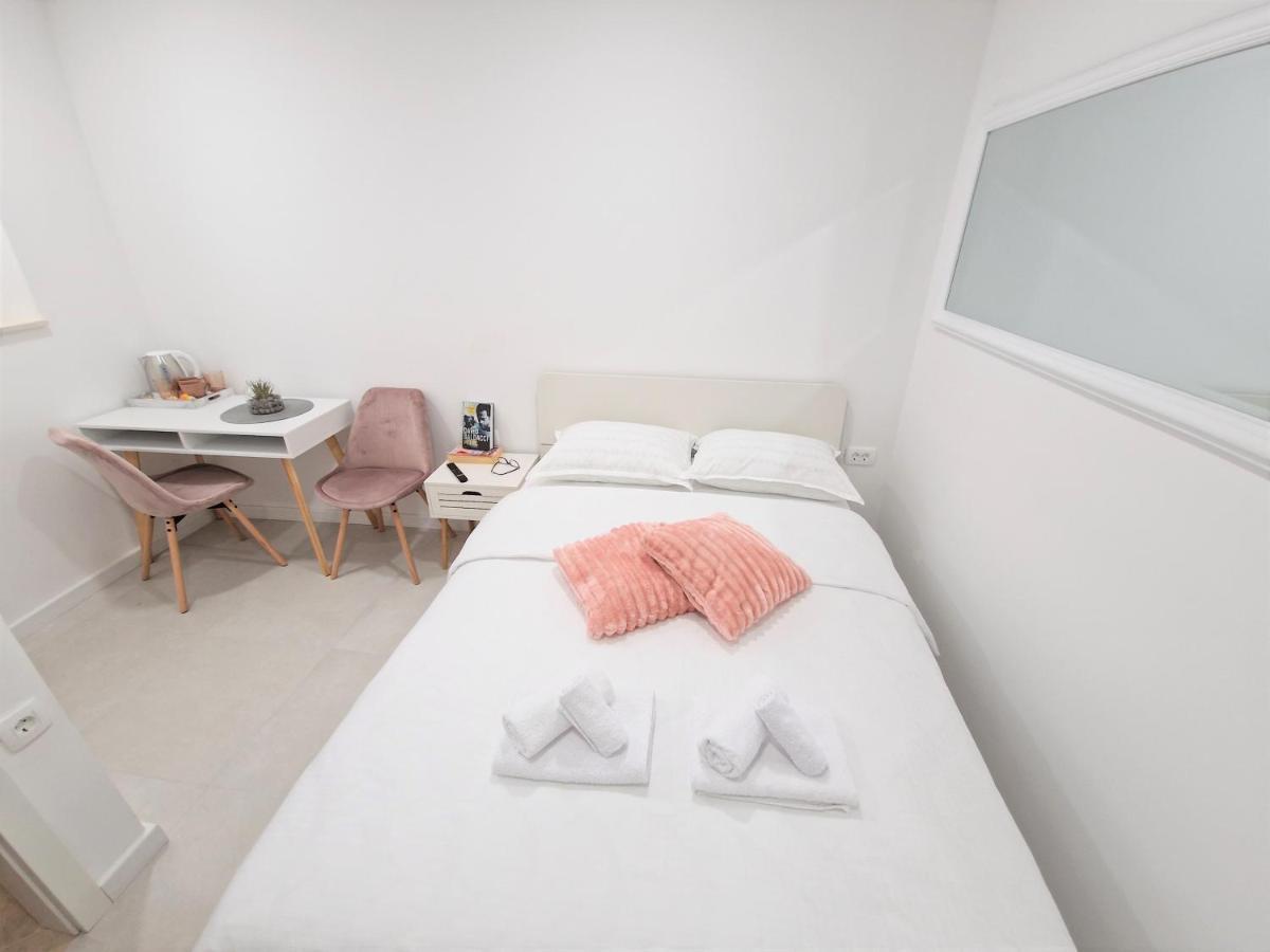 Room M&M ดูบรอฟนิก ภายนอก รูปภาพ